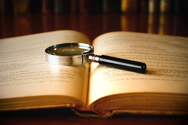 what is a magnifying glass used for